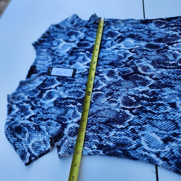 NWT TIANA B Gorgeous Blue White Snake Skin Shift Dress Short Sleeve Stretch Sz L - Picture 14 of 15